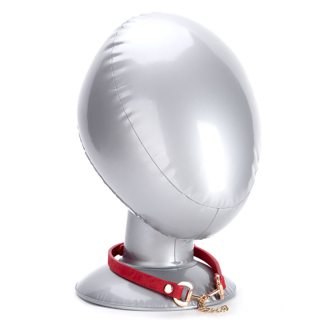 Vendita all'ingrosso Elegante collare in pelle SM con catena in metallo per adulti Squisita collana girocollo in pelle BDSM per donne e uomini