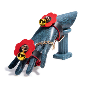 Morbide manette rosse regolabili con set di restrizioni per bondage Bell SM