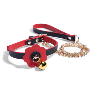 Collare rosso di lusso con guinzaglio e campanello per vincoli di schiavit&ugrave; per adulti
