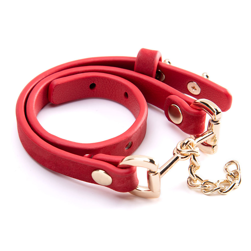 Stilvolles SM-Lederhalsband mit Metallkette f&uuml;r Erwachsene im Gro&szlig;handel. Exquisites BDSM-Leder-Halskettenhalsband f&uuml;r Frauen und M&auml;nner