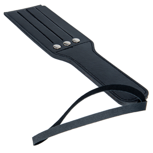 Groothandel zwart PU lederen spanking paddle-set met klinknagel voor koppel-BDSM-bondage-seksspellen