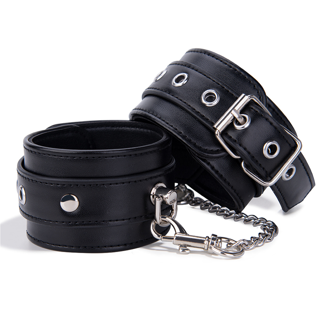 SM 제품 여성을위한 섹스 토이에 대한 제한 Pu 가죽 수갑이있는 BDSM SM 키트 커플을위한 성인 섹스 본디지
