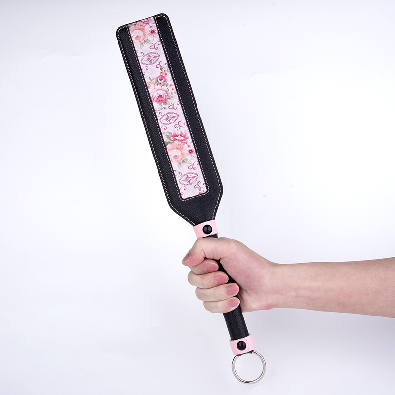 Hoogwaardige gotische zwart lederen spankingpeddel met gewichten Fetish SM-seksspeeltje voor koppels