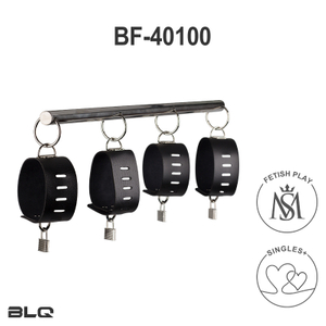 Set bondage sessuale BDSM con manette in pelle e barra di distensione 