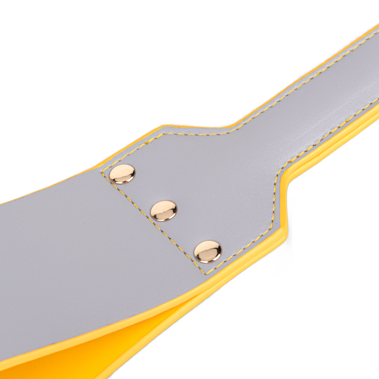 Kit bondage sadomaso in pelle PU giallo grigiastro elegante da 7 pezzi Set da sei pezzi per giochi bondage avventurosi per coppie